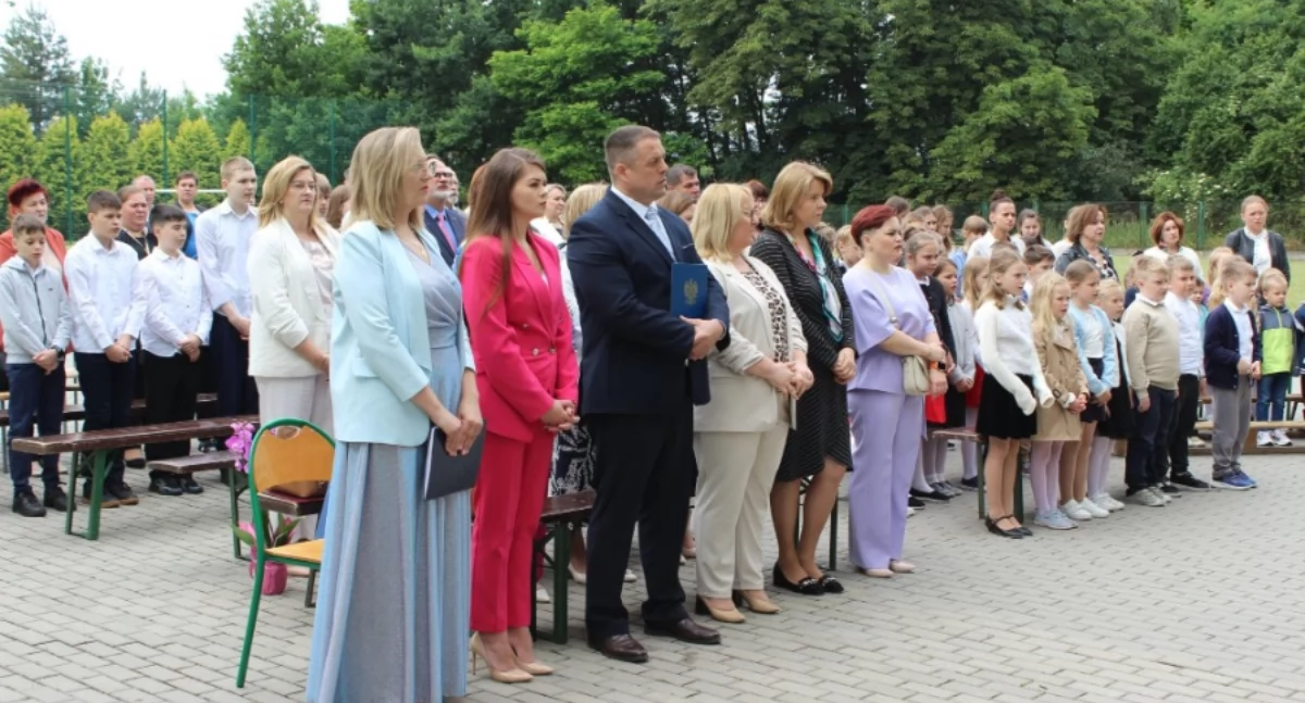 Oświata, minęło jeden dzień Szkoła Podstawowa Władysława Jagiełły Śladowie - zdjęcie, fotografia