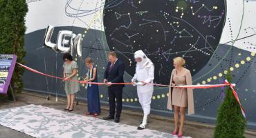 Powstał w Kanadzie, w Katowicach i we Lwowie, jest także w Bulkowie! Happening - odsłonięcie muralu Stanisława Lema w Bulkowie.
