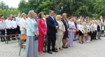 90 lat minęło jak jeden dzień - Szkoła Podstawowa im. Władysława Jagiełły w Śladowie 